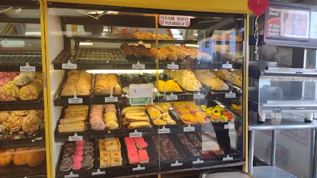 El Folklor Bakery