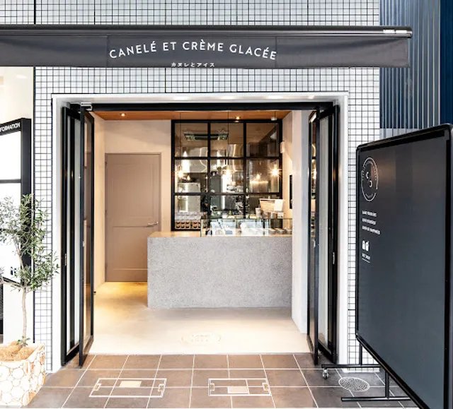 CANELÉ ET CRÈME GLACÉE