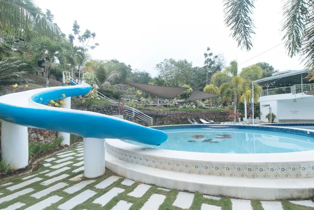 RedDoorz @ Marceily Point Resort Guimaras