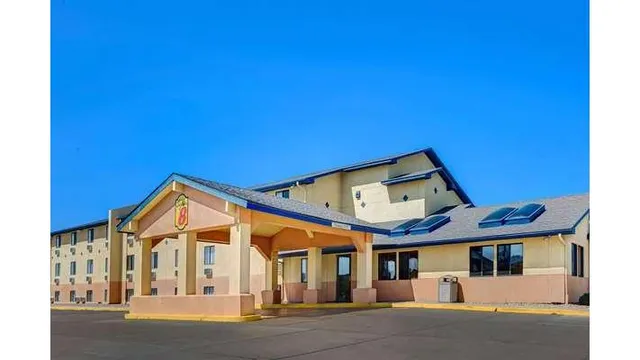 Super 8 by Wyndham Hutchinson