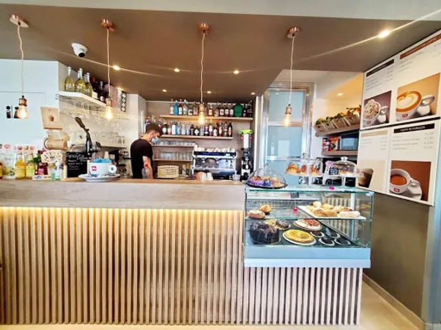 L’Amuri Coffee & Brunch, Aperitivo Cocktails and Dinner Vibes