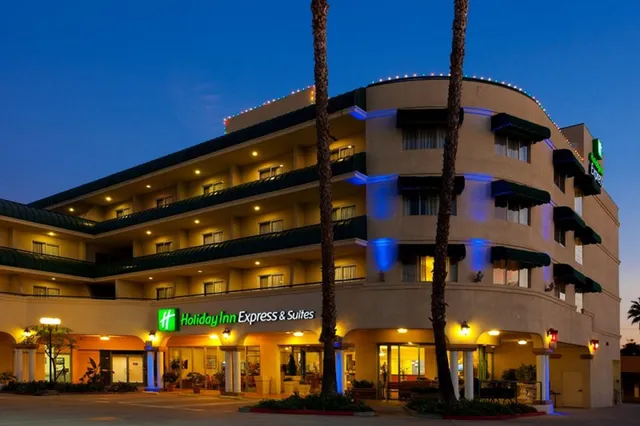 Holiday Inn Express & Suites Pasadena - Los Angeles by IHG