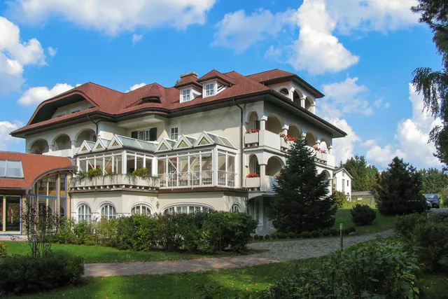 Hotel Weiss Und Kurpension Weiss