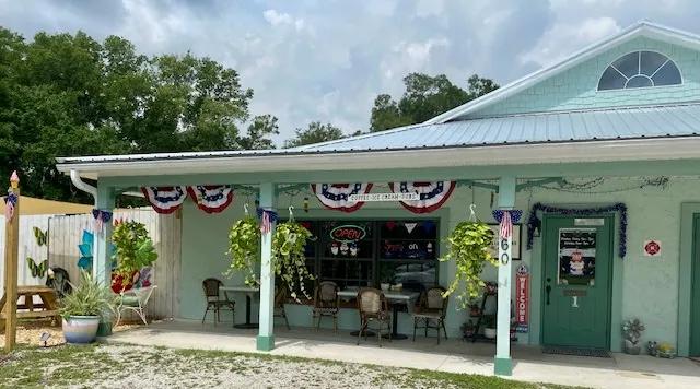 The Lil Cafe in Lake Helen