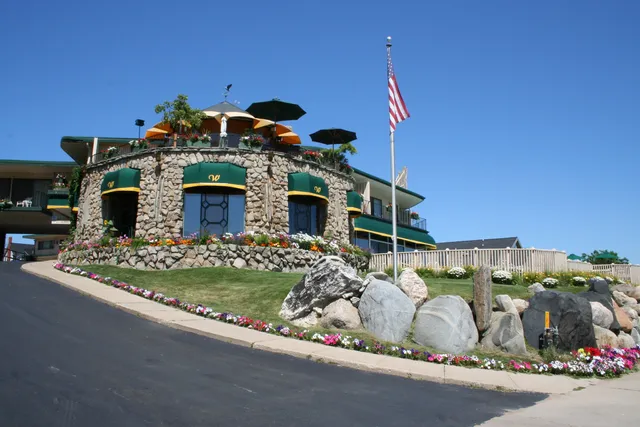 Weathervane Terrace Inn & Suites