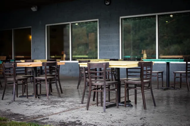 Last Resort Riverfront Bar & Grill