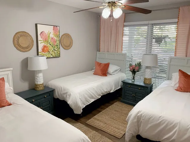 The Lakeside Craft Cottage