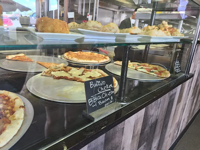 Vinny and ThozeGuyz Pizzeria