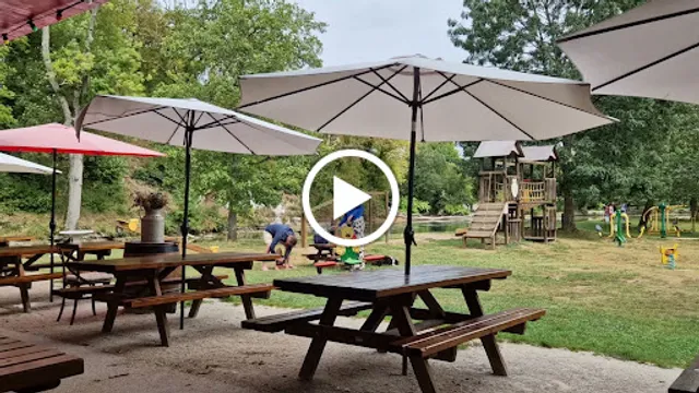 La guinguette, la cours Grenouille