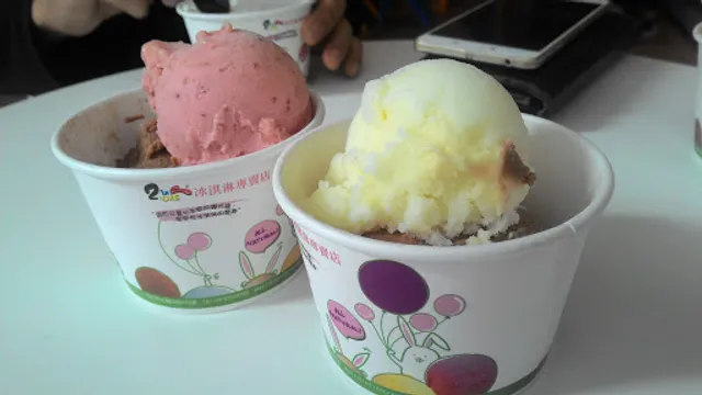 2 in ONE ice cream store