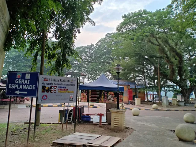 Medan Selera Dataran Patin