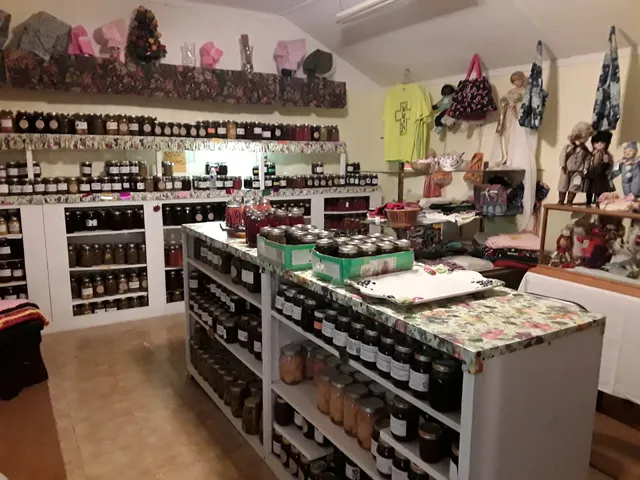 Nell's Kitchen & Flea Market