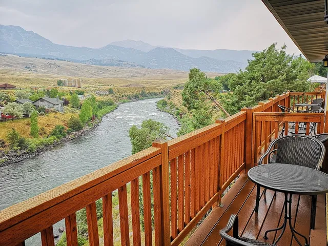Yellowstone Riverside Cottages