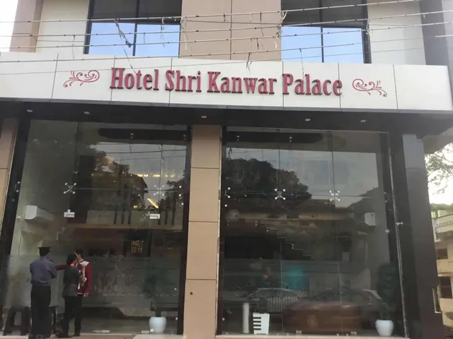 HOTEL SHRI KANWAR PALACE