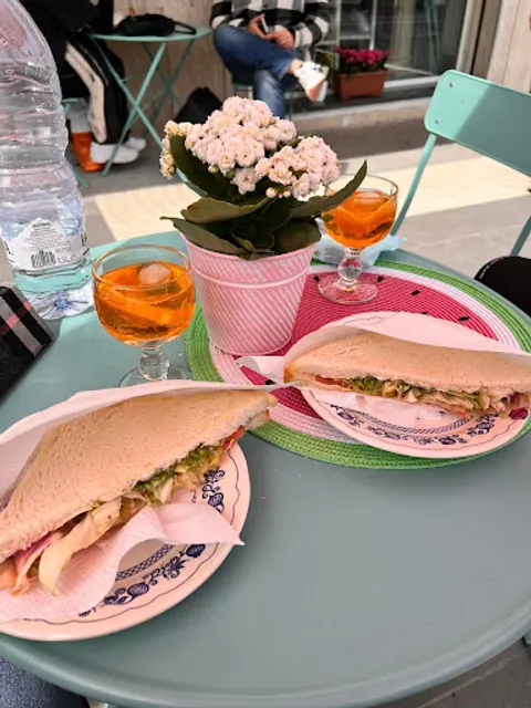 Snack Bar di fronte a Stazione Tiburtina Bus