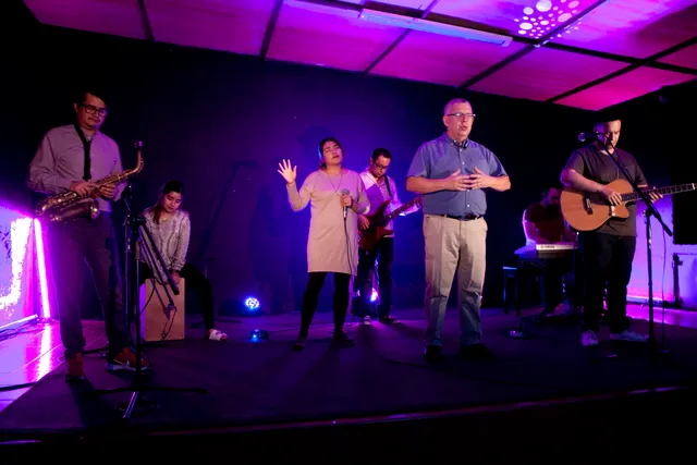 El Puente Bilingual Church