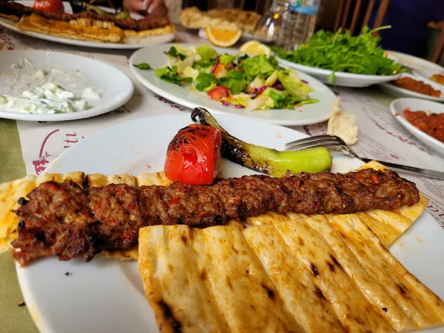 Oz Asmaalti Kebap Salonu
