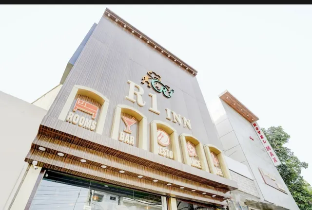 Collection O Hotel R1 Inn