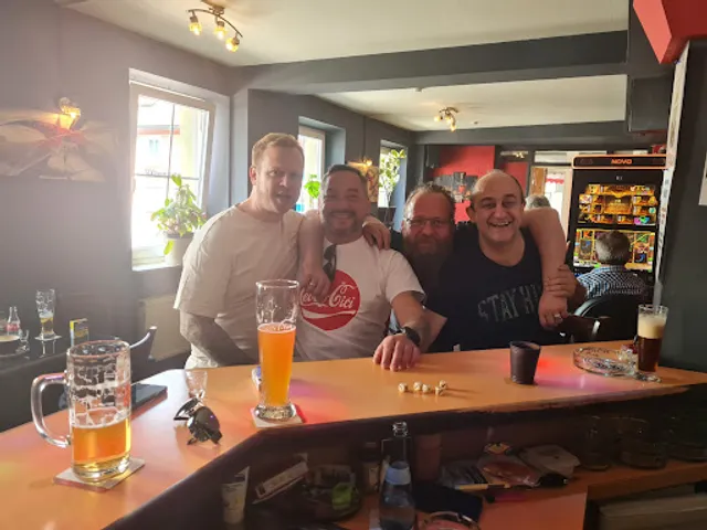 de facto · Cafe Bistro Bar