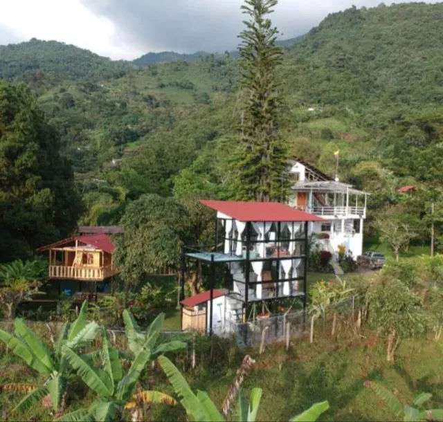 Villa Migelita Ecolodge, Colombia y Cristal House Glamping