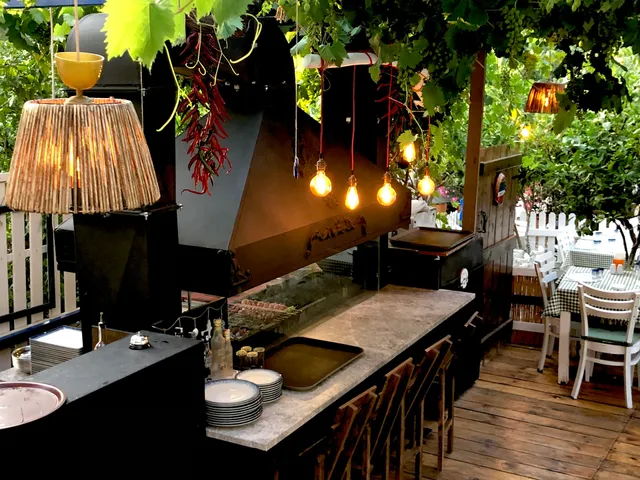 Salkım Ocakbaşı Meyhane Kaş