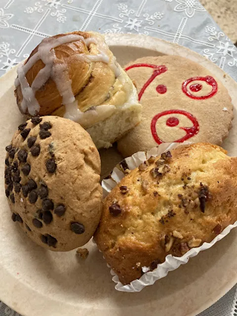 PANADERÍA Y PASTELERÍA "KIKES"