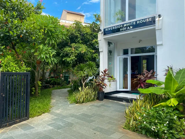 Riverside White House Hotel