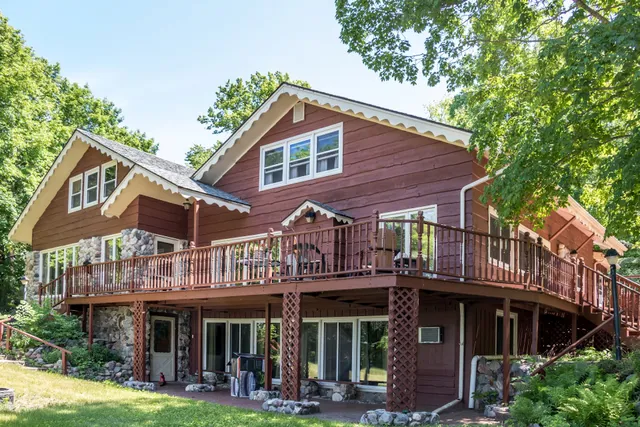 Karinall Estate on Wymer Lake