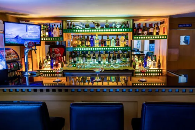 Aura - The Lounge Bar