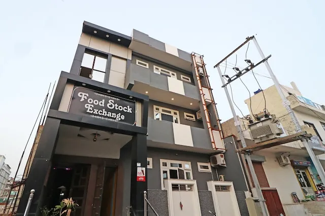 HOTEL O 03 TOWN HOUSE Shaheed Captain Shubham Gupta metro station