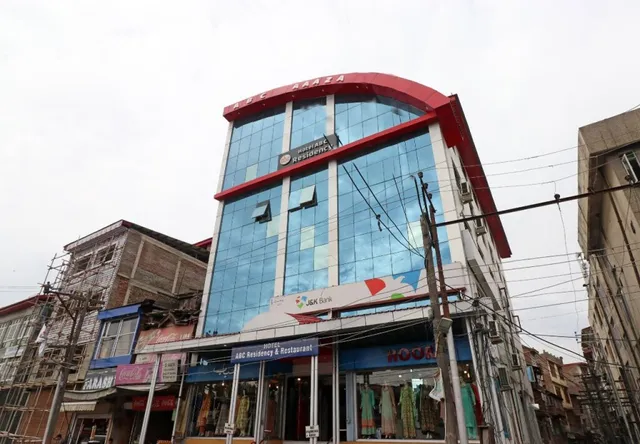 Super OYO 19811 Abc Residency