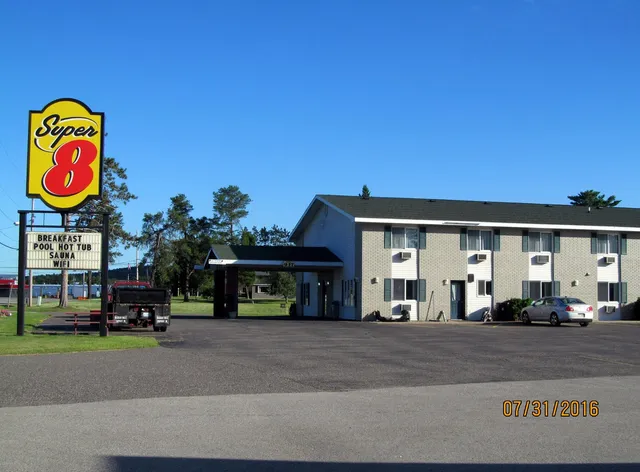Super 8 by Wyndham Iron Mountain