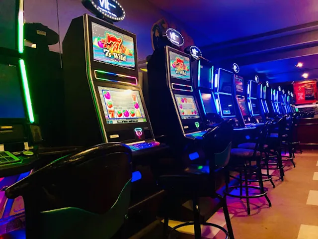 Orlando's Pub & Grill (121st St.)