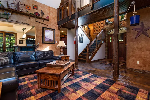 Meadows Edge Lodge - Tall Pines RentBranson