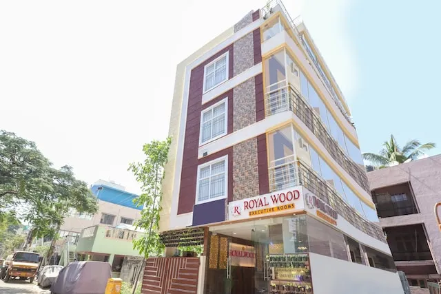 OYO 36197 Royal Wood