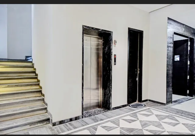 OYO 80372 Townhouse 413