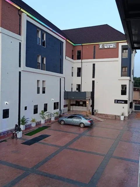 Zustel Hotel & Suites