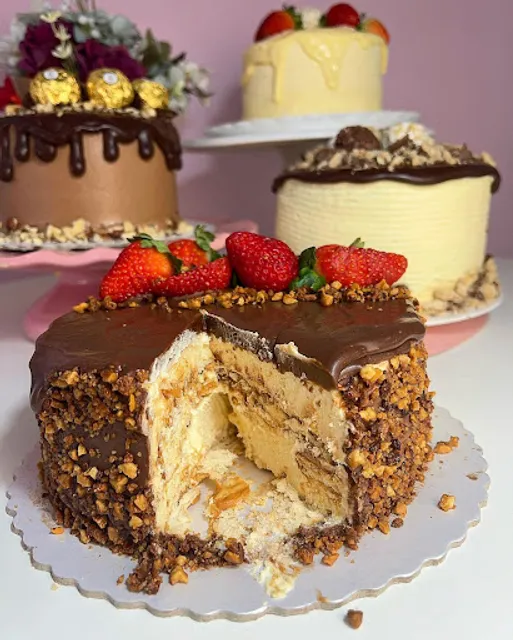 Cakes confeitaria Bolos Salgados assados e fritos em Palmas docinhos brigadeiro hamburguer aniversário eventos festa tortas