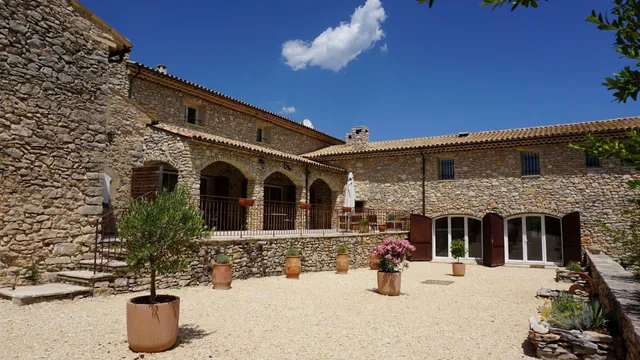 Domaine La Buisse gîtes et chambres d'hôtes de charme, location de vacances