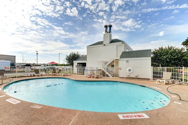 Days Inn by Wyndham Waco University Area