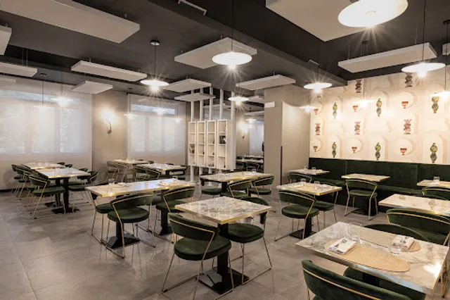 Ristorante con pizza @ Hotel Lo Scoiattolo