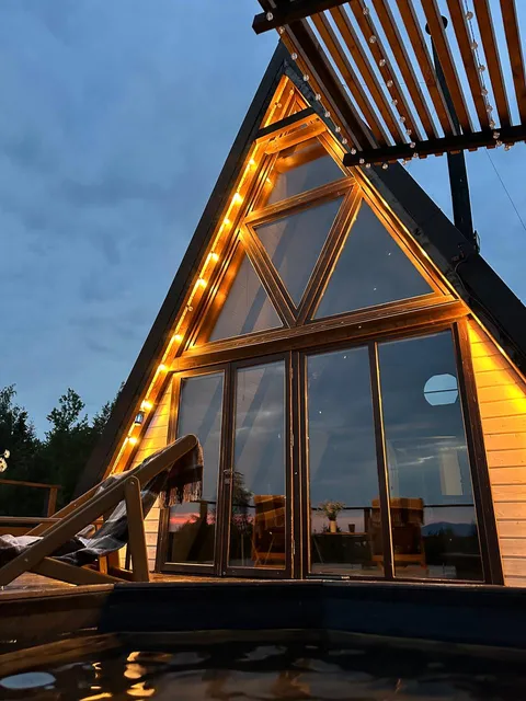 The Sunset Cabin ( Будиночок в Карпатах з Чаном)