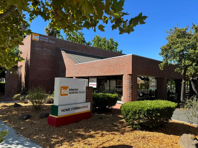 Interior Spaces Design | Furniture Store | Natuzzi