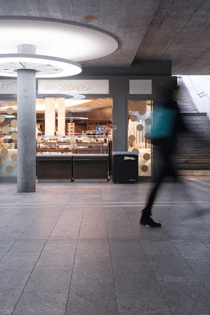 Merz im Bahnhof Chur
