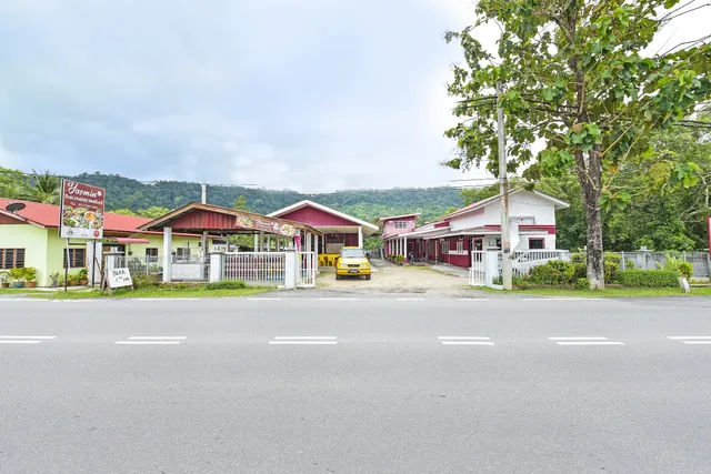 OYO 90660 Rayyans Roomstay