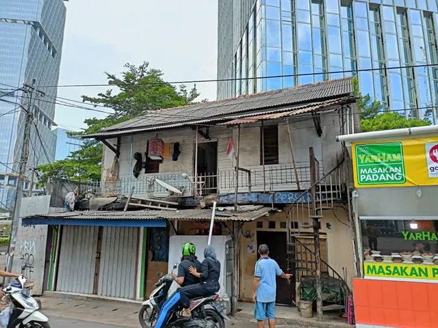 RM Padang Yarham, Kuningan Timur