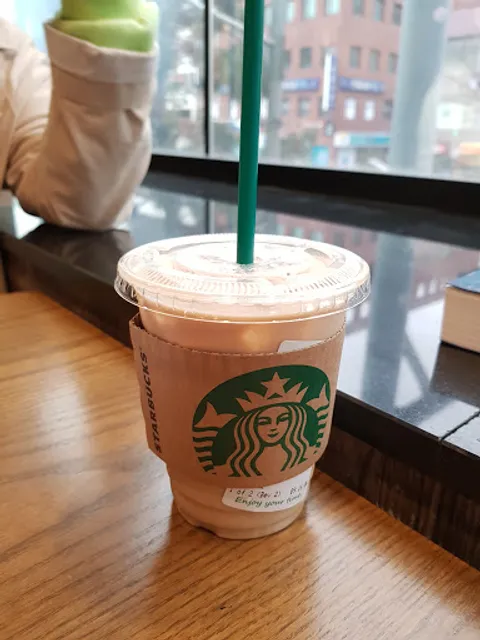 Starbucks Yaksu Station