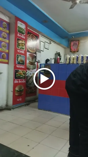 Karnavati Dabeli & Vadapav