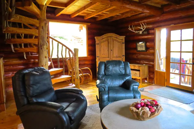 Handsome Dan's at Otter Point