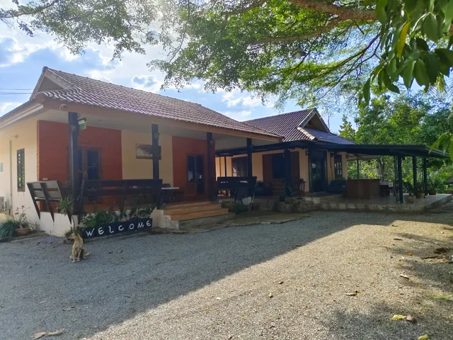 บ้านจันทร์สบายรีสอร์ท